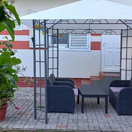 Bella Badacsony Apartmanhaz Apartment Badacsonytomaj Bagian luar foto
