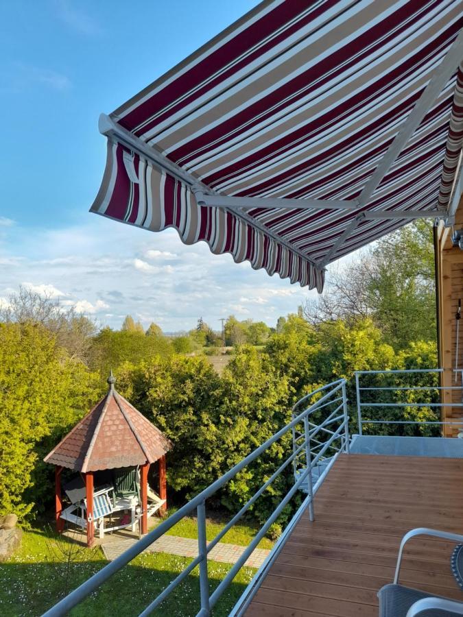 Bella Badacsony Apartmanhaz Apartment Badacsonytomaj Bagian luar foto