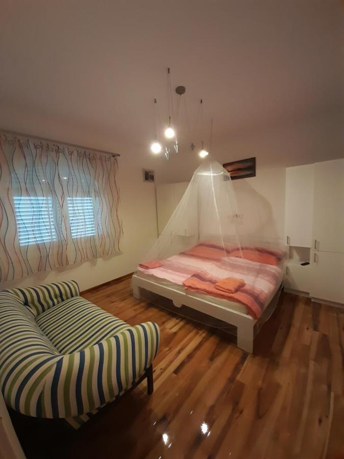 Bella Badacsony Apartmanhaz Apartment Badacsonytomaj Bagian luar foto