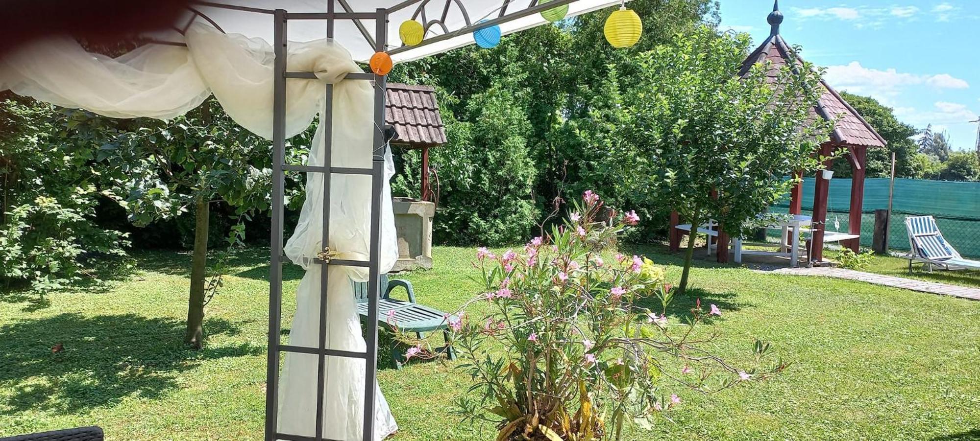 Bella Badacsony Apartmanhaz Apartment Badacsonytomaj Bagian luar foto
