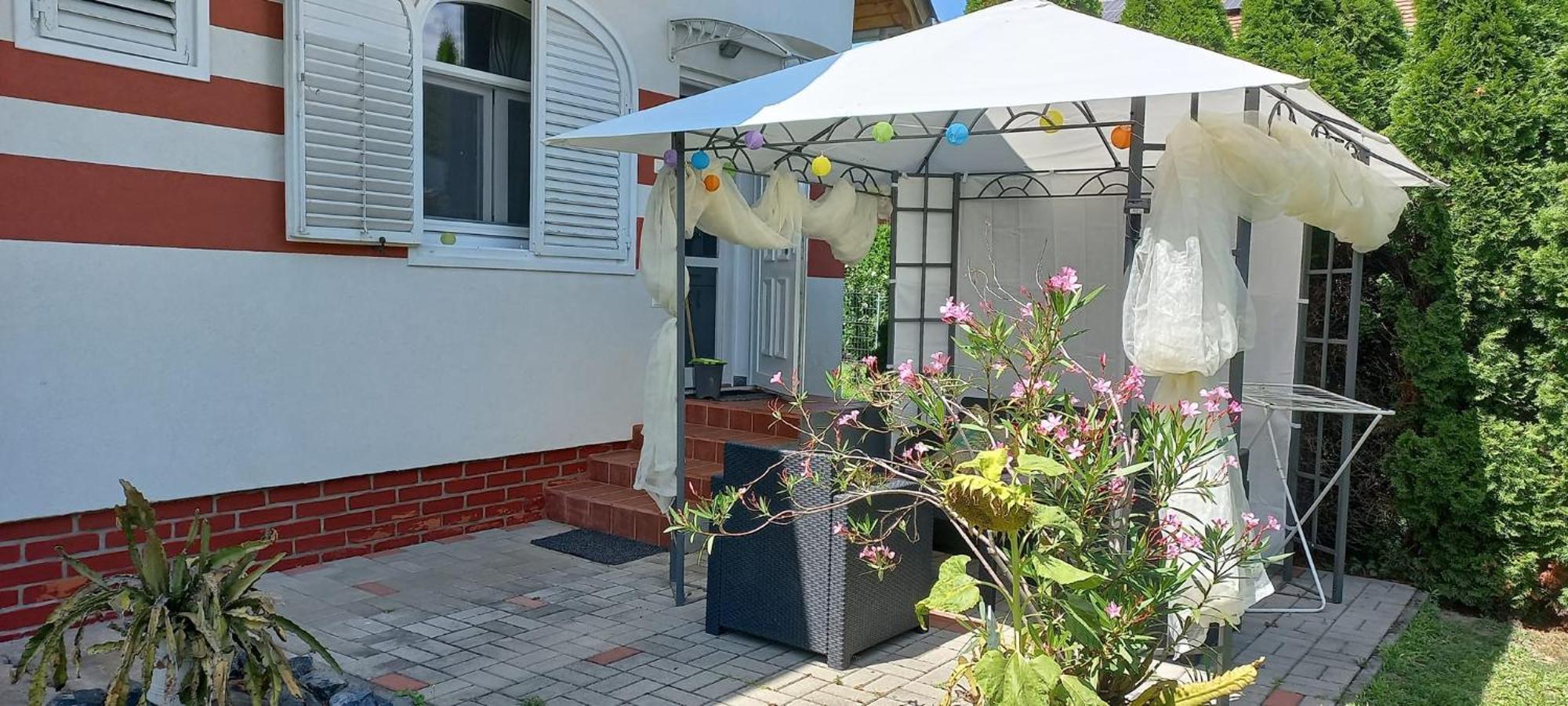 Bella Badacsony Apartmanhaz Apartment Badacsonytomaj Bagian luar foto