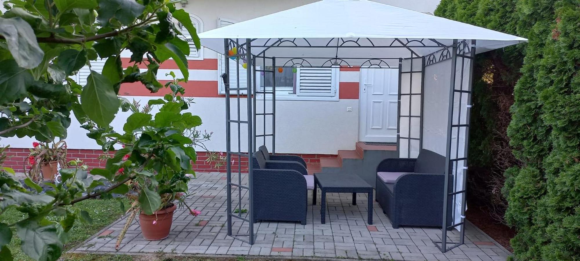 Bella Badacsony Apartmanhaz Apartment Badacsonytomaj Bagian luar foto