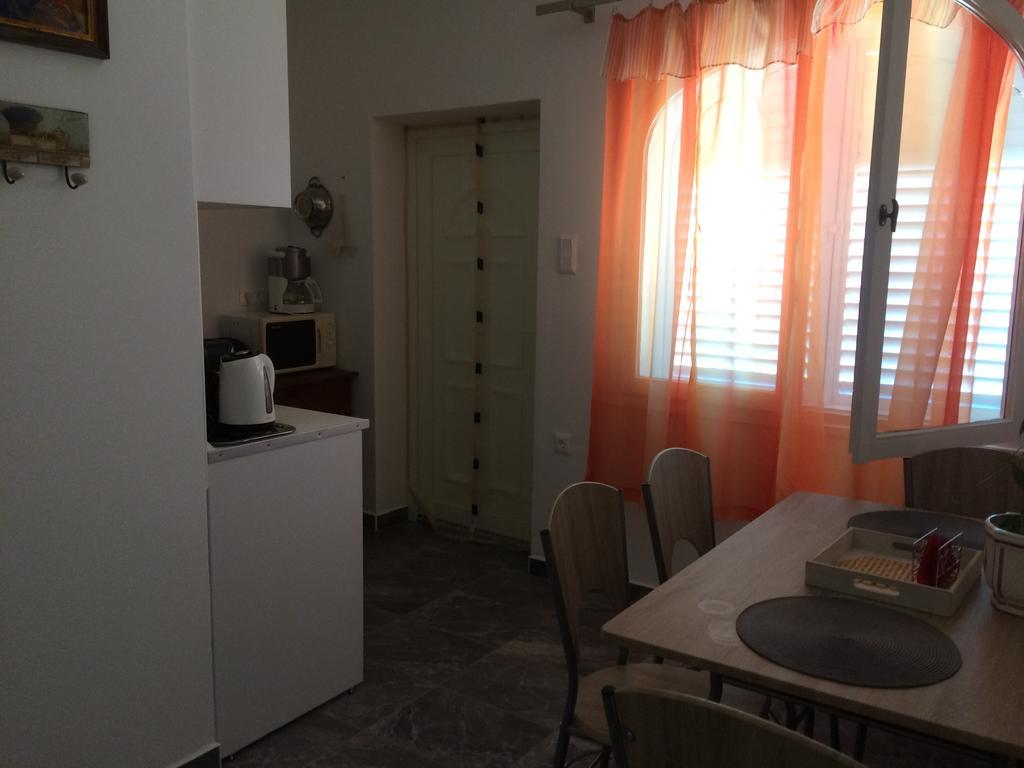 Bella Badacsony Apartmanhaz Apartment Badacsonytomaj Bagian luar foto